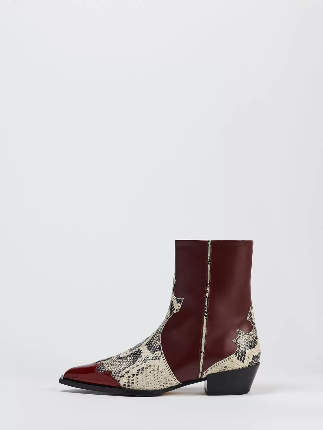 Hester^Aeyde Outlet
