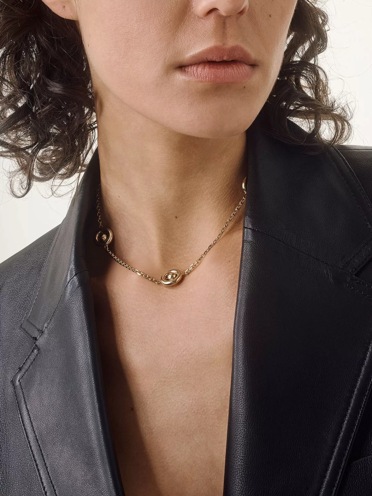 Sigourney^Aeyde Hot